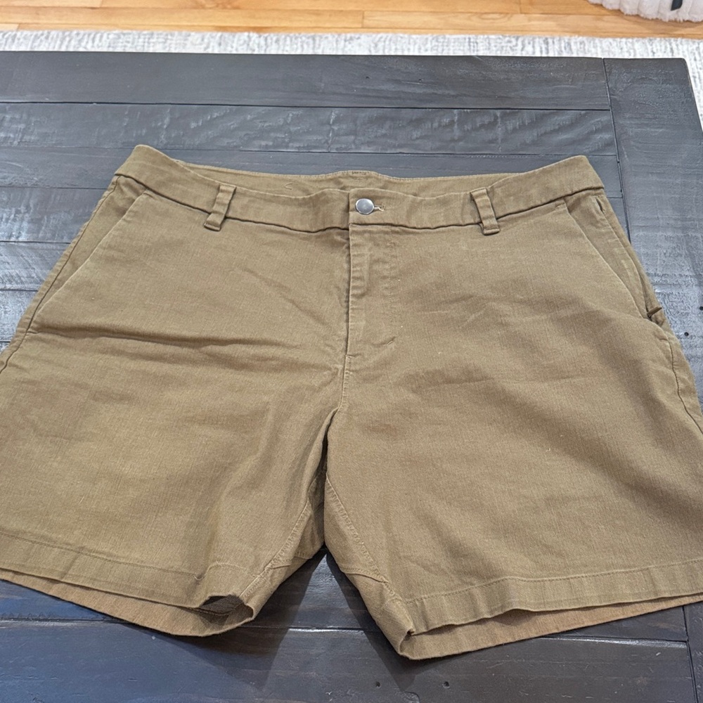 Men’s Lululemon ABC Classic Fit Shorts